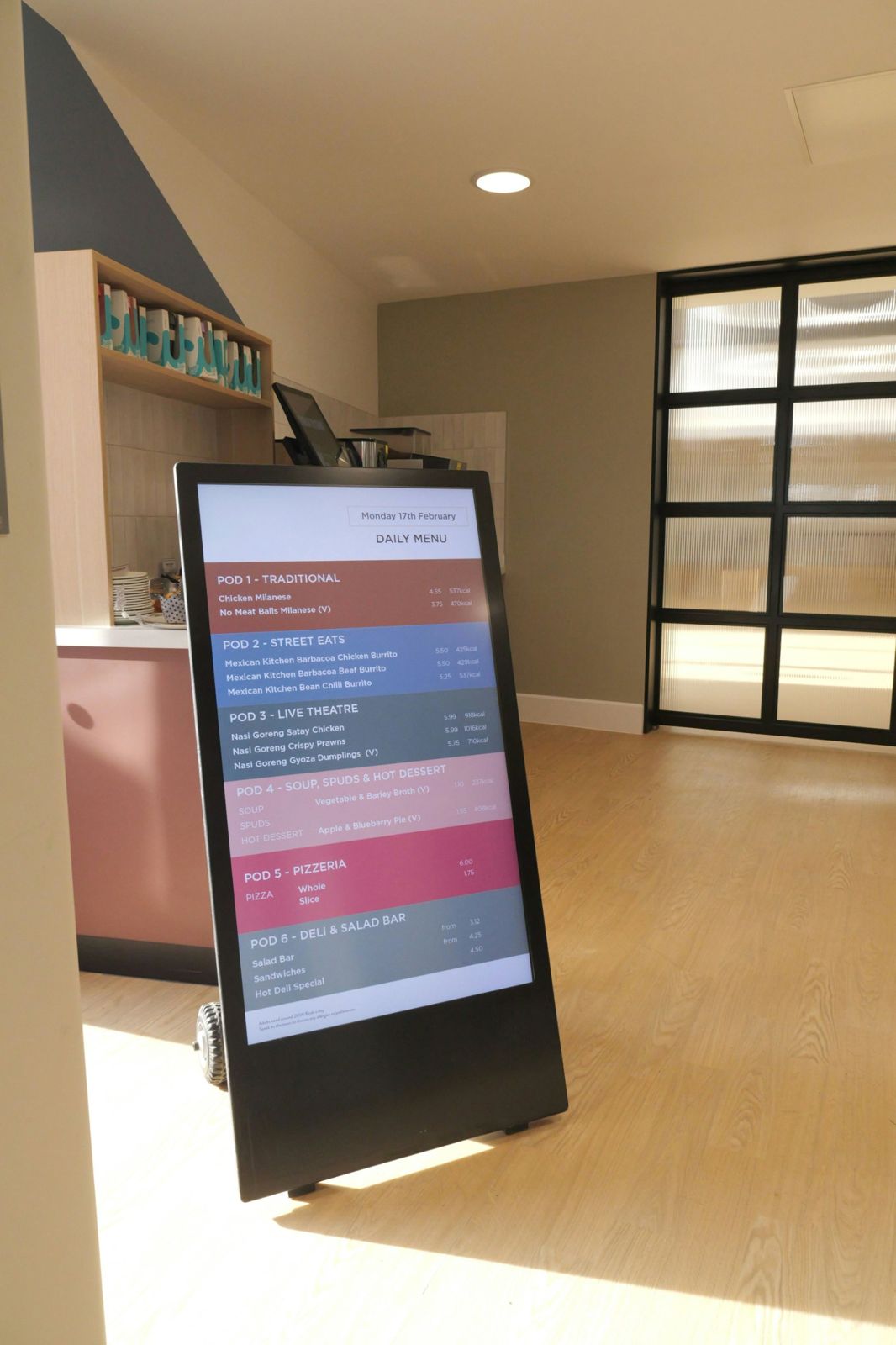 Écran d'affichage dynamique dans un espace d'accueil